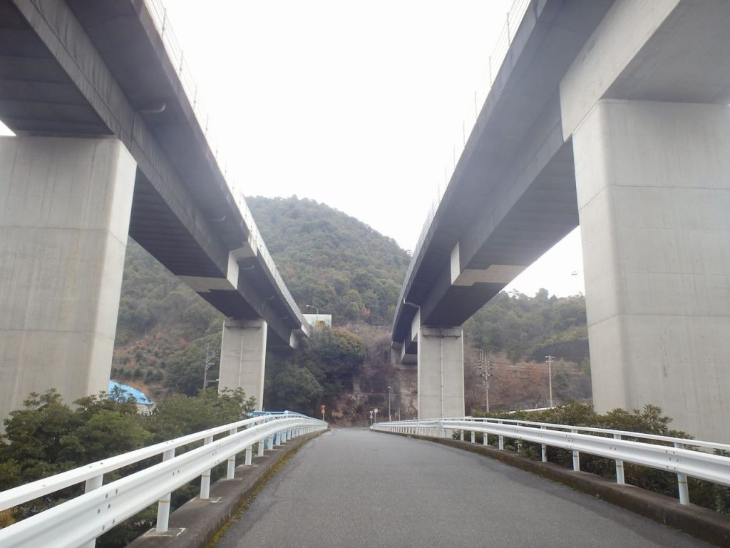 広島高速道路事務所管内橋梁はく落対策工事