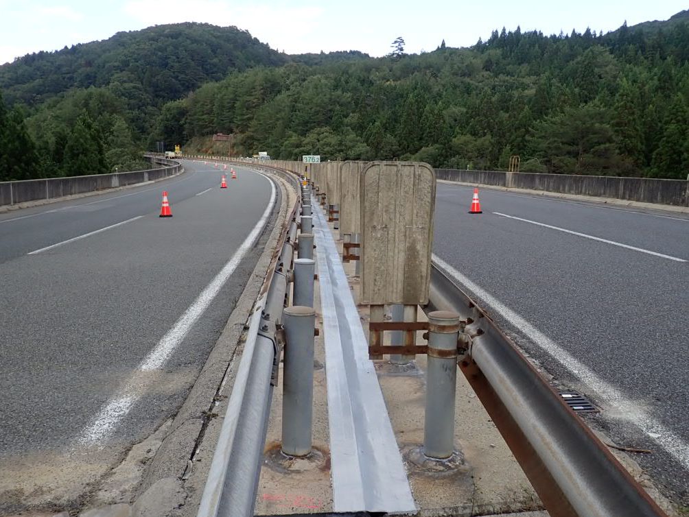 令和元年度　広島自動車道　千代田高速道路事務所管内橋梁壁高欄補修工事