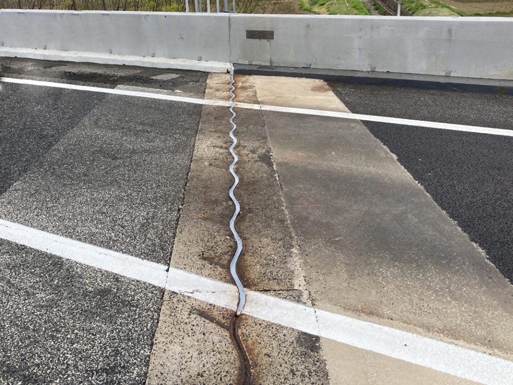 大阪高速道路事務所管内 伸縮装置取替工事（令和4年度）